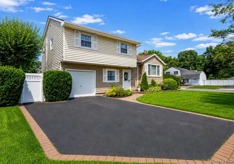 2 Gould Drive, Brookhaven, NY, 3 Bedrooms Bedrooms, 7 Rooms Rooms,2 BathroomsBathrooms,Residential,For Rent,Gould,0,1034839 2 Gould Drive, Brookhaven, NY, 3 Bedrooms Bedrooms, 7 Rooms Rooms,2 BathroomsBathrooms,Residential,For Rent,Gould,0,1034839