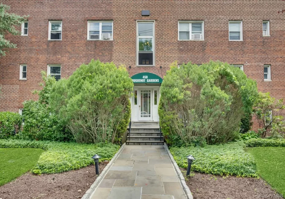 Welcome to 450 Pelham Rd Welcome to 450 Pelham Rd