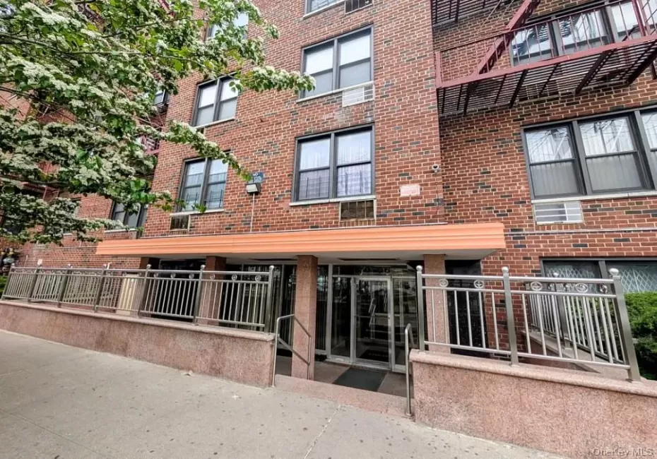 170-06 88th Avenue, New York, NY, 2 Bedrooms Bedrooms, 6 Rooms Rooms,1 BathroomBathrooms,Residential Lease,For Rent,88th,0,1035705 170-06 88th Avenue, New York, NY, 2 Bedrooms Bedrooms, 6 Rooms Rooms,1 BathroomBathrooms,Residential Lease,For Rent,88th,0,1035705