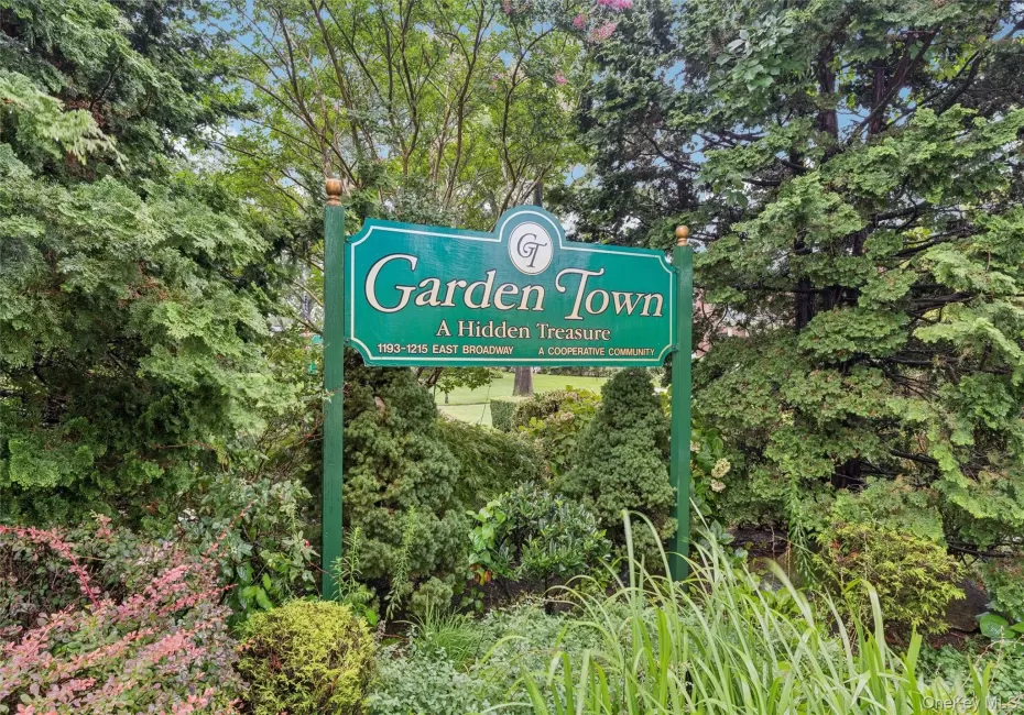 1195 E Broadway, Hempstead, NY, 2 Bedrooms Bedrooms, 4 Rooms Rooms,1 BathroomBathrooms,Residential,For Rent,E Broadway,0,1032061 1195 E Broadway, Hempstead, NY, 2 Bedrooms Bedrooms, 4 Rooms Rooms,1 BathroomBathrooms,Residential,For Rent,E Broadway,0,1032061