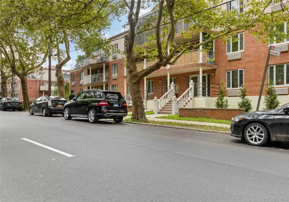 6434 Grand Central Parkway, New York, NY, 1 Bedroom Bedrooms, 2 Rooms Rooms,1 BathroomBathrooms,Residential,For Rent,Grand Central,0,1035739 6434 Grand Central Parkway, New York, NY, 1 Bedroom Bedrooms, 2 Rooms Rooms,1 BathroomBathrooms,Residential,For Rent,Grand Central,0,1035739