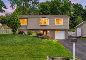 21 Trotting Drive, Chester Town, NY, 3 Bedrooms Bedrooms, 8 Rooms Rooms,2 BathroomsBathrooms,Residential,For Rent,Trotting,0,1030740 21 Trotting Drive, Chester Town, NY, 3 Bedrooms Bedrooms, 8 Rooms Rooms,2 BathroomsBathrooms,Residential,For Rent,Trotting,0,1030740