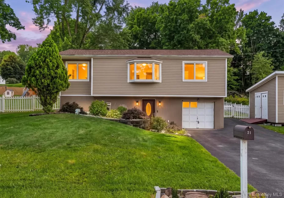 21 Trotting Drive, Chester Town, NY, 3 Bedrooms Bedrooms, 8 Rooms Rooms,2 BathroomsBathrooms,Residential,For Rent,Trotting,0,1030740 21 Trotting Drive, Chester Town, NY, 3 Bedrooms Bedrooms, 8 Rooms Rooms,2 BathroomsBathrooms,Residential,For Rent,Trotting,0,1030740