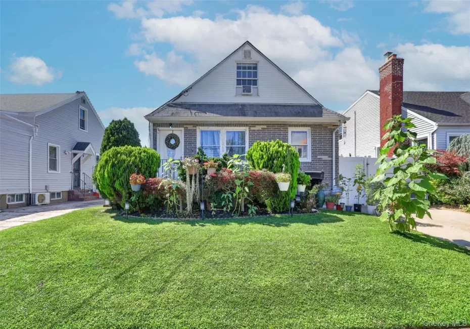 1069 Phoebe Street, Hempstead, NY, 4 Bedrooms Bedrooms, 7 Rooms Rooms,1 BathroomBathrooms,Residential,For Rent,Phoebe,0,1034827 1069 Phoebe Street, Hempstead, NY, 4 Bedrooms Bedrooms, 7 Rooms Rooms,1 BathroomBathrooms,Residential,For Rent,Phoebe,0,1034827