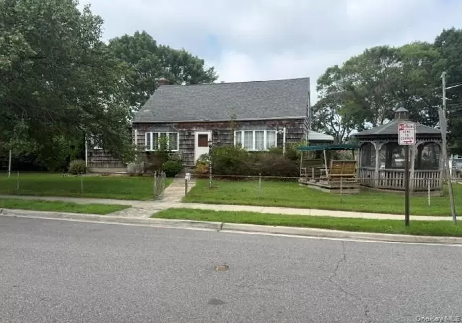 2 Ivy Street, Oyster Bay, NY, 4 Bedrooms Bedrooms, 6 Rooms Rooms,1 BathroomBathrooms,Residential,For Rent,Ivy,0,1035623 2 Ivy Street, Oyster Bay, NY, 4 Bedrooms Bedrooms, 6 Rooms Rooms,1 BathroomBathrooms,Residential,For Rent,Ivy,0,1035623