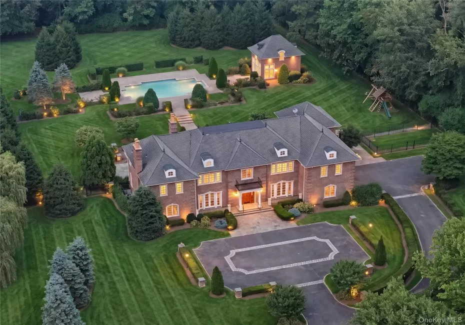 33 Chicken Valley Road, Oyster Bay, NY, 6 Bedrooms Bedrooms, 16 Rooms Rooms,7 BathroomsBathrooms,Residential,For Rent,Chicken Valley,0,1031994 33 Chicken Valley Road, Oyster Bay, NY, 6 Bedrooms Bedrooms, 16 Rooms Rooms,7 BathroomsBathrooms,Residential,For Rent,Chicken Valley,0,1031994