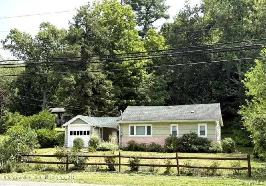 2946 State Route 32, Kingston, NY, 2 Bedrooms Bedrooms, 4 Rooms Rooms,1 BathroomBathrooms,Residential,For Rent,State Route 32,0,1035825 2946 State Route 32, Kingston, NY, 2 Bedrooms Bedrooms, 4 Rooms Rooms,1 BathroomBathrooms,Residential,For Rent,State Route 32,0,1035825