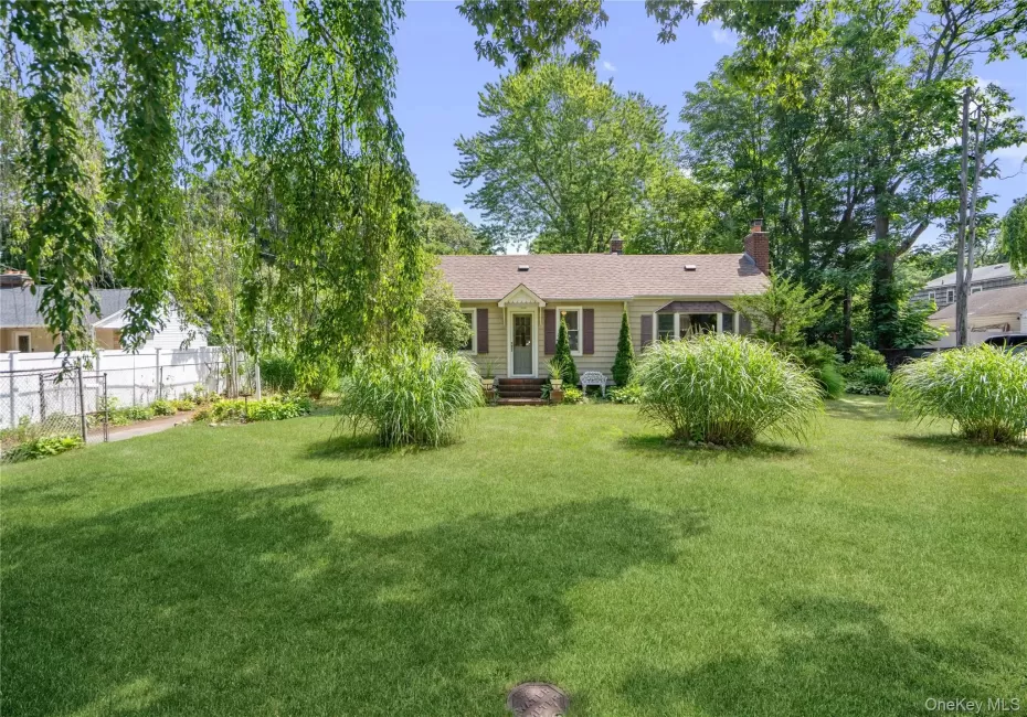 34 Melville Road, Huntington, NY, 1 Bedroom Bedrooms, 3 Rooms Rooms,1 BathroomBathrooms,Residential,For Rent,Melville,0,1031387 34 Melville Road, Huntington, NY, 1 Bedroom Bedrooms, 3 Rooms Rooms,1 BathroomBathrooms,Residential,For Rent,Melville,0,1031387