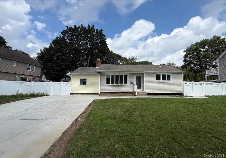 3 Grand Haven Drive, Smithtown, NY, 3 Bedrooms Bedrooms, 7 Rooms Rooms,1 BathroomBathrooms,Residential Lease,For Rent,Grand Haven,0,1035945 3 Grand Haven Drive, Smithtown, NY, 3 Bedrooms Bedrooms, 7 Rooms Rooms,1 BathroomBathrooms,Residential Lease,For Rent,Grand Haven,0,1035945