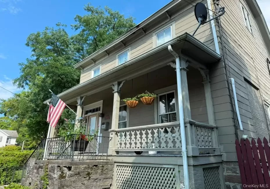 Nice covered porch Nice covered porch