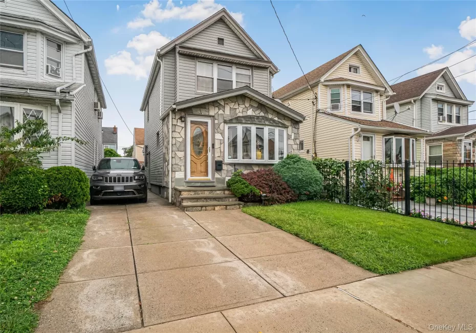 9423 209th Street, New York, NY, 3 Bedrooms Bedrooms, 7 Rooms Rooms,1 BathroomBathrooms,Residential,For Rent,209th,0,1033775 9423 209th Street, New York, NY, 3 Bedrooms Bedrooms, 7 Rooms Rooms,1 BathroomBathrooms,Residential,For Rent,209th,0,1033775