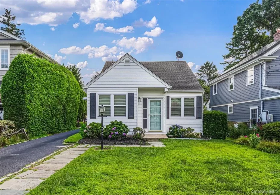 104 Fairfield Avenue, North Hempstead, NY, 4 Bedrooms Bedrooms, 6 Rooms Rooms,2 BathroomsBathrooms,Residential,For Rent,Fairfield,0,1034047 104 Fairfield Avenue, North Hempstead, NY, 4 Bedrooms Bedrooms, 6 Rooms Rooms,2 BathroomsBathrooms,Residential,For Rent,Fairfield,0,1034047