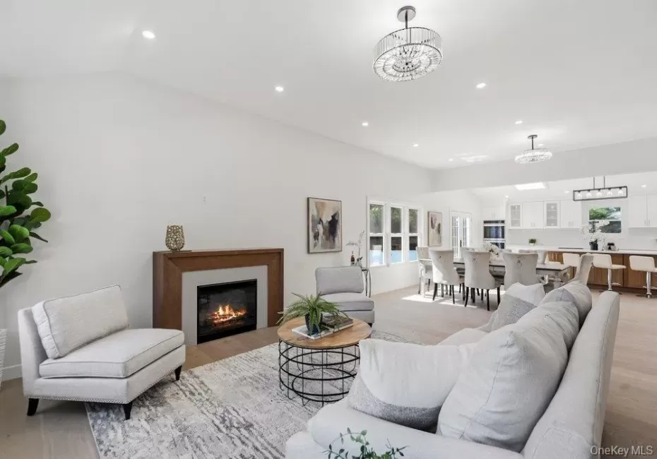 Open-concept Home with Vaulted Ceilings, 7 inch Wide Plank Natural Wood European White Oak Floor In The Main Living areas. Open-concept Home with Vaulted Ceilings, 7 inch Wide Plank Natural Wood European White Oak Floor In The Main Living areas.