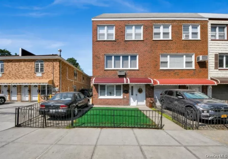 561 Logan Avenue, New York, NY, 3 Bedrooms Bedrooms, 4 Rooms Rooms,2 BathroomsBathrooms,Residential Lease,For Rent,Logan,0,1036140 561 Logan Avenue, New York, NY, 3 Bedrooms Bedrooms, 4 Rooms Rooms,2 BathroomsBathrooms,Residential Lease,For Rent,Logan,0,1036140