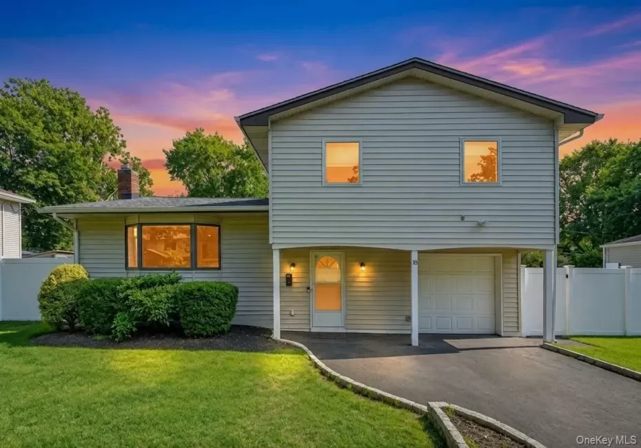 18 Catherwood Crescent, Huntington, NY, 3 Bedrooms Bedrooms, 7 Rooms Rooms,2 BathroomsBathrooms,Residential,For Rent,Catherwood,0,1035654 18 Catherwood Crescent, Huntington, NY, 3 Bedrooms Bedrooms, 7 Rooms Rooms,2 BathroomsBathrooms,Residential,For Rent,Catherwood,0,1035654