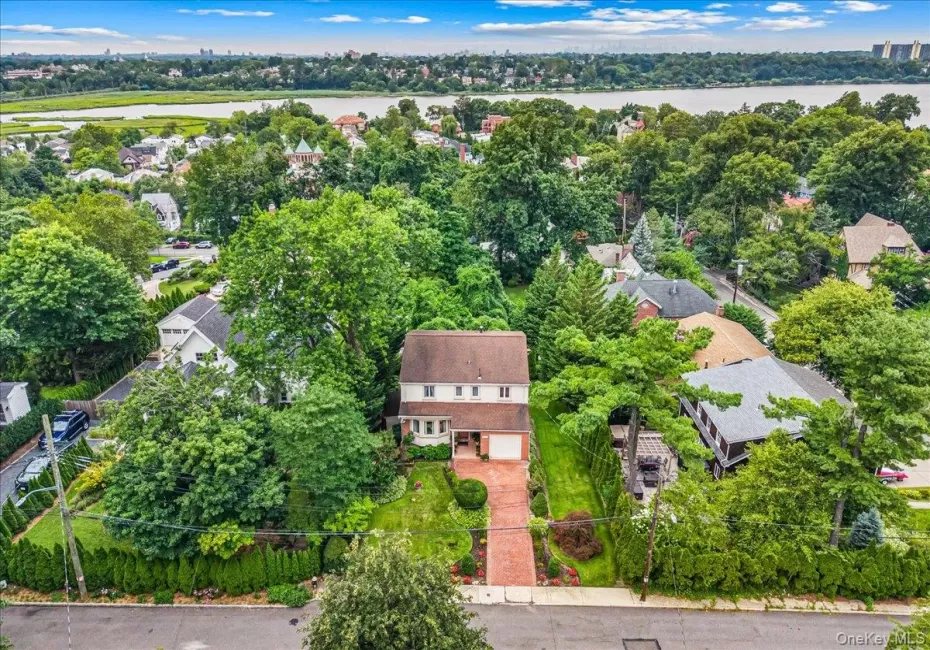 3850 Hillcrest Avenue, New York, NY, 5 Bedrooms Bedrooms, 11 Rooms Rooms,3 BathroomsBathrooms,Residential,For Rent,Hillcrest,0,1032539 3850 Hillcrest Avenue, New York, NY, 5 Bedrooms Bedrooms, 11 Rooms Rooms,3 BathroomsBathrooms,Residential,For Rent,Hillcrest,0,1032539