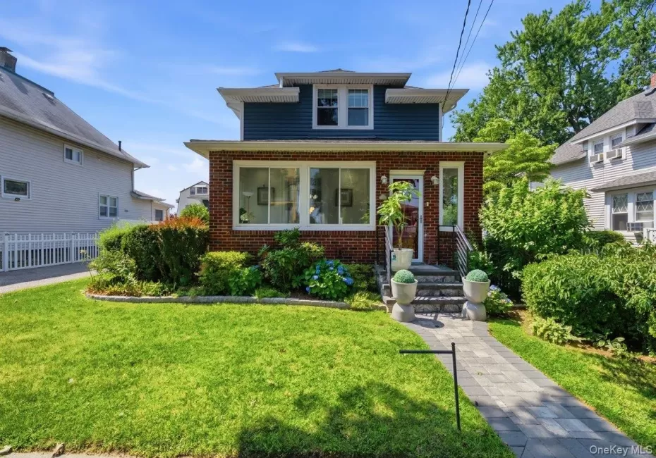 123 Briggs Avenue, Yonkers, NY, 3 Bedrooms Bedrooms, 11 Rooms Rooms,3 BathroomsBathrooms,Residential,For Rent,Briggs,0,1031211 123 Briggs Avenue, Yonkers, NY, 3 Bedrooms Bedrooms, 11 Rooms Rooms,3 BathroomsBathrooms,Residential,For Rent,Briggs,0,1031211