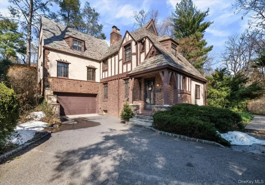 12 Hampton Road, North Hempstead, NY, 4 Bedrooms Bedrooms, 8 Rooms Rooms,3 BathroomsBathrooms,Residential Lease,For Rent,Hampton,0,1035735 12 Hampton Road, North Hempstead, NY, 4 Bedrooms Bedrooms, 8 Rooms Rooms,3 BathroomsBathrooms,Residential Lease,For Rent,Hampton,0,1035735