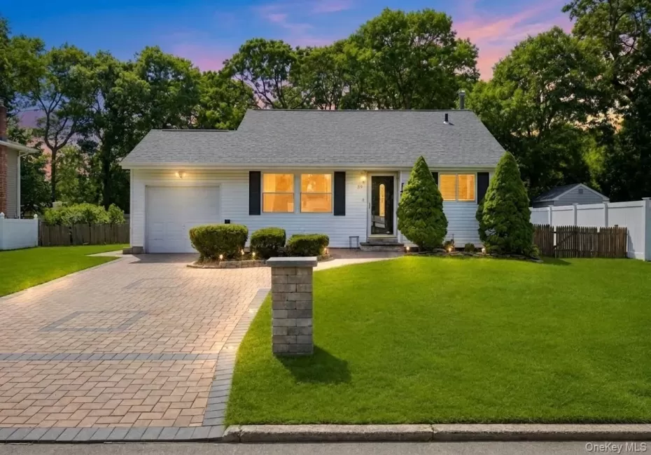 39 superior Street, Brookhaven, NY, 3 Bedrooms Bedrooms, 9 Rooms Rooms,2 BathroomsBathrooms,Residential Lease,For Rent,superior,0,1036475 39 superior Street, Brookhaven, NY, 3 Bedrooms Bedrooms, 9 Rooms Rooms,2 BathroomsBathrooms,Residential Lease,For Rent,superior,0,1036475