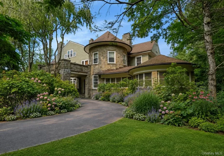 Welcome to 215 Soundview. Landscaping has been virtually enhanced. Welcome to 215 Soundview. Landscaping has been virtually enhanced.