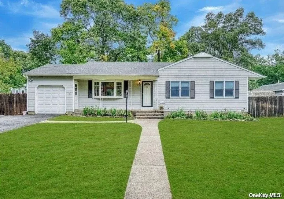 6 Willow Street, Brookhaven, NY, 5 Bedrooms Bedrooms, 6 Rooms Rooms,2 BathroomsBathrooms,Residential Lease,For Rent,Willow,0,1036538 6 Willow Street, Brookhaven, NY, 5 Bedrooms Bedrooms, 6 Rooms Rooms,2 BathroomsBathrooms,Residential Lease,For Rent,Willow,0,1036538