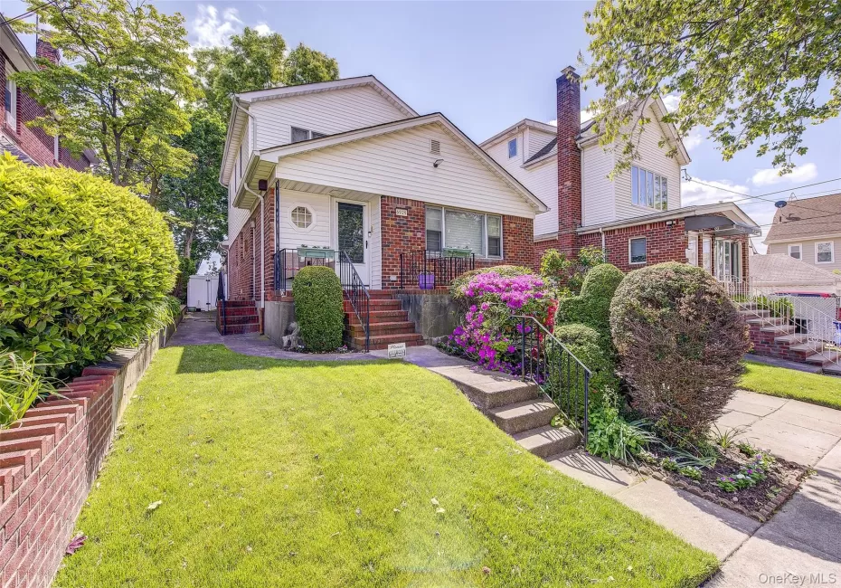 69-29 166th Street, New York, NY, 5 Bedrooms Bedrooms, 8 Rooms Rooms,4 BathroomsBathrooms,Residential,For Rent,166th,0,987434 69-29 166th Street, New York, NY, 5 Bedrooms Bedrooms, 8 Rooms Rooms,4 BathroomsBathrooms,Residential,For Rent,166th,0,987434