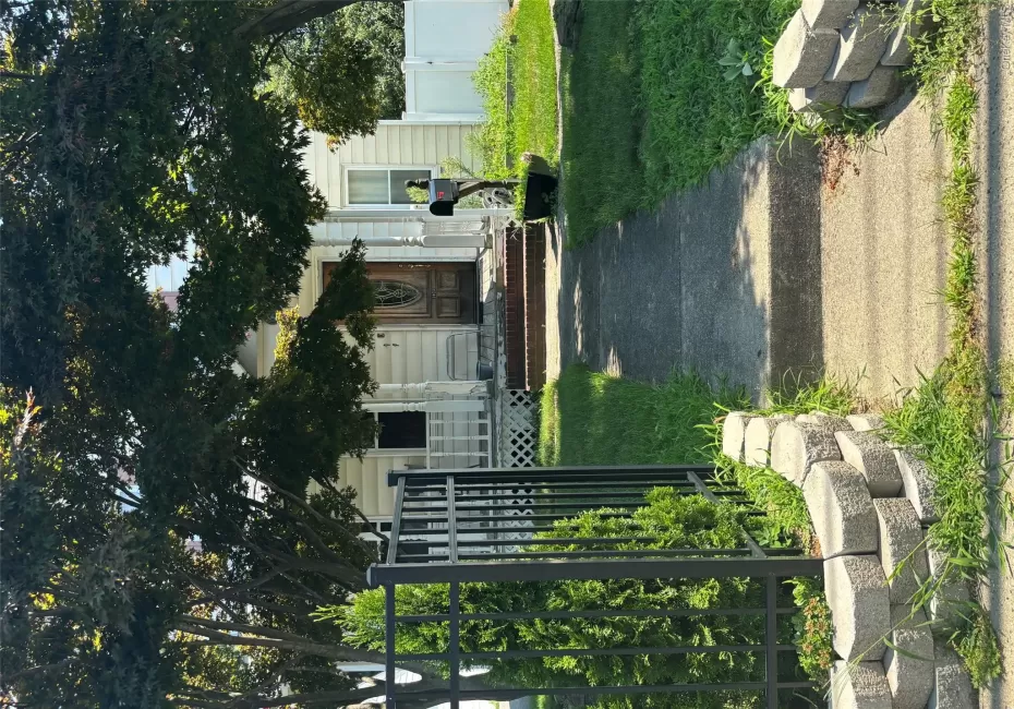 1023 Newbridge Road, Hempstead, NY, 4 Bedrooms Bedrooms, 8 Rooms Rooms,2 BathroomsBathrooms,Residential,For Rent,Newbridge,0,1036666 1023 Newbridge Road, Hempstead, NY, 4 Bedrooms Bedrooms, 8 Rooms Rooms,2 BathroomsBathrooms,Residential,For Rent,Newbridge,0,1036666