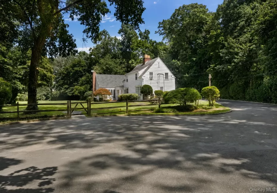 1 Stonegate Lane, Oyster Bay, NY, 3 Bedrooms Bedrooms, 7 Rooms Rooms,3 BathroomsBathrooms,Residential,For Rent,Stonegate,0,1031287 1 Stonegate Lane, Oyster Bay, NY, 3 Bedrooms Bedrooms, 7 Rooms Rooms,3 BathroomsBathrooms,Residential,For Rent,Stonegate,0,1031287