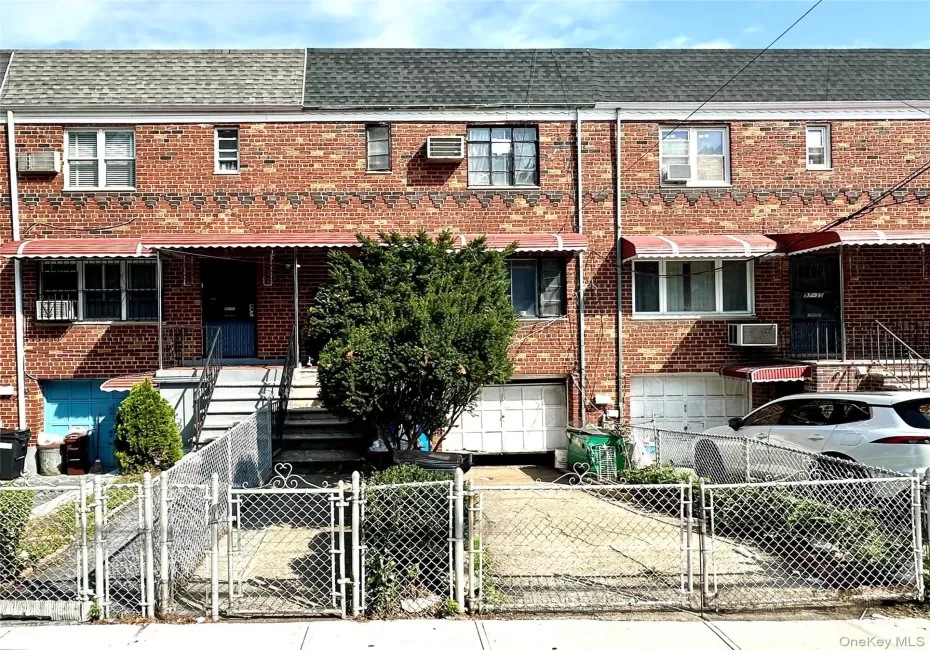97-33 42nd Avenue, New York, NY, 3 Bedrooms Bedrooms, 6 Rooms Rooms,1 BathroomBathrooms,Residential,For Rent,42nd,0,1036812 97-33 42nd Avenue, New York, NY, 3 Bedrooms Bedrooms, 6 Rooms Rooms,1 BathroomBathrooms,Residential,For Rent,42nd,0,1036812