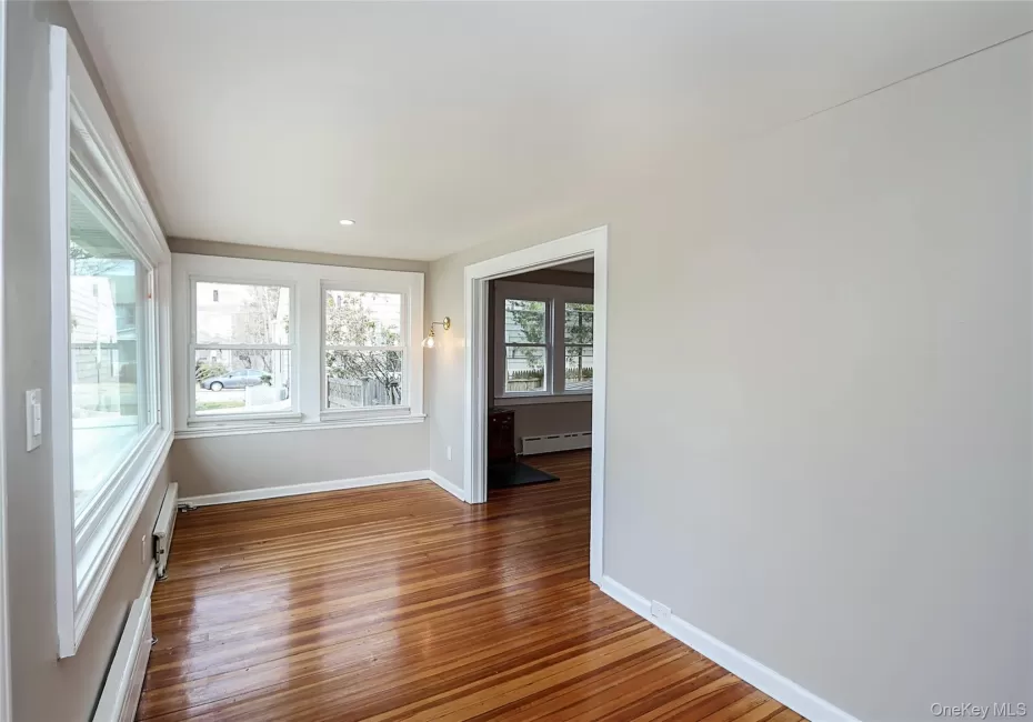 Enclosed Porch / Office Enclosed Porch / Office