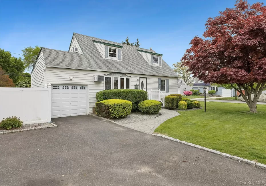 2 Dorset Lane, Oyster Bay, NY, 4 Bedrooms Bedrooms, 8 Rooms Rooms,1 BathroomBathrooms,Residential,For Rent,Dorset,0,1036890 2 Dorset Lane, Oyster Bay, NY, 4 Bedrooms Bedrooms, 8 Rooms Rooms,1 BathroomBathrooms,Residential,For Rent,Dorset,0,1036890