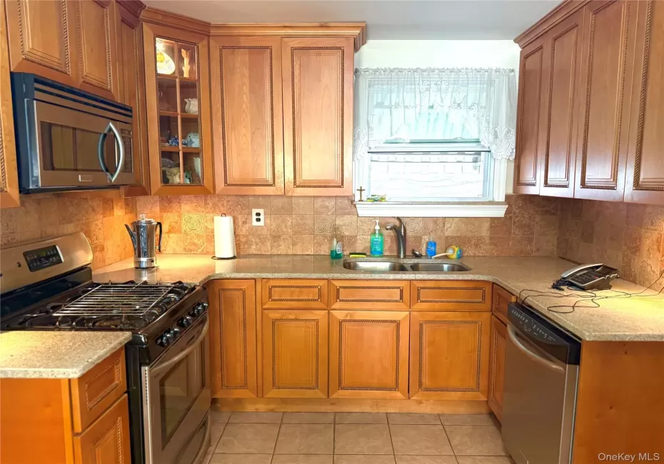 59-41 161st Street, New York, NY, 4 Bedrooms Bedrooms, 12 Rooms Rooms,2 BathroomsBathrooms,Residential,For Rent,161st,0,1036892 59-41 161st Street, New York, NY, 4 Bedrooms Bedrooms, 12 Rooms Rooms,2 BathroomsBathrooms,Residential,For Rent,161st,0,1036892