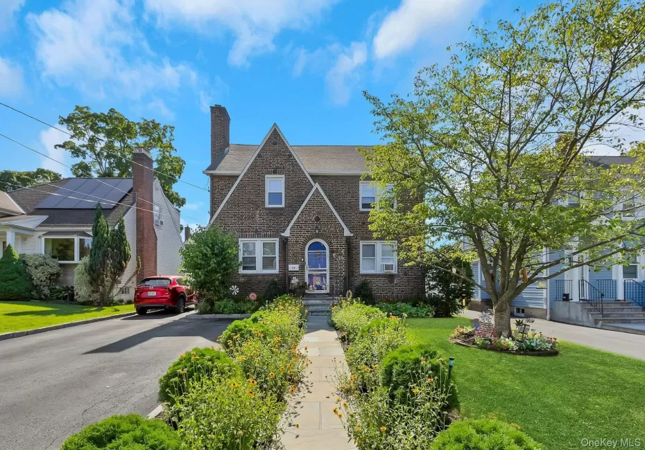 64 Lyons Road, Eastchester, NY, 4 Bedrooms Bedrooms, 6 Rooms Rooms,1 BathroomBathrooms,Residential Lease,For Rent,Lyons,0,1036421 64 Lyons Road, Eastchester, NY, 4 Bedrooms Bedrooms, 6 Rooms Rooms,1 BathroomBathrooms,Residential Lease,For Rent,Lyons,0,1036421