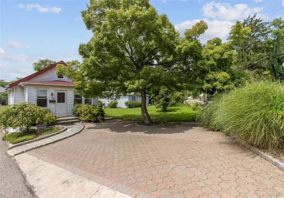 44 Perry Avenue, Oyster Bay, NY, 3 Bedrooms Bedrooms, 8 Rooms Rooms,2 BathroomsBathrooms,Residential,For Rent,Perry,0,1021442 44 Perry Avenue, Oyster Bay, NY, 3 Bedrooms Bedrooms, 8 Rooms Rooms,2 BathroomsBathrooms,Residential,For Rent,Perry,0,1021442