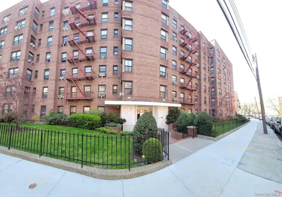 141-60 84th Road, New York, NY, 2 Bedrooms Bedrooms, 4 Rooms Rooms,1 BathroomBathrooms,Residential Lease,For Rent,84th,0,1035698 141-60 84th Road, New York, NY, 2 Bedrooms Bedrooms, 4 Rooms Rooms,1 BathroomBathrooms,Residential Lease,For Rent,84th,0,1035698