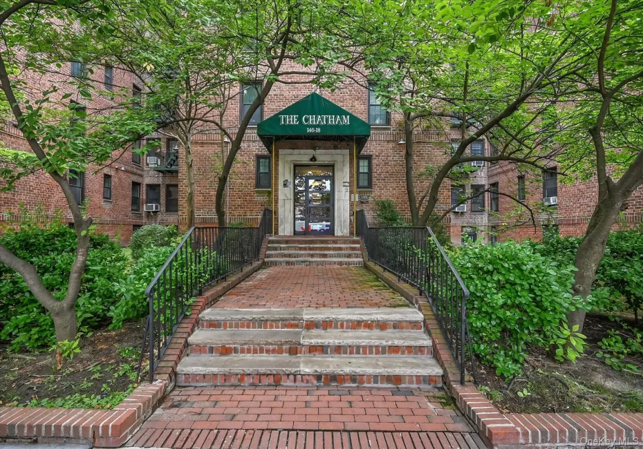 140-18 Burden Crescent, New York, NY, 3 Bedrooms Bedrooms, 6 Rooms Rooms,1 BathroomBathrooms,Residential Lease,For Rent,Burden,0,1036990 140-18 Burden Crescent, New York, NY, 3 Bedrooms Bedrooms, 6 Rooms Rooms,1 BathroomBathrooms,Residential Lease,For Rent,Burden,0,1036990