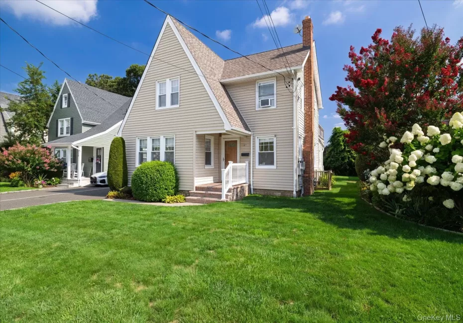 121 Raymond Street, Hempstead, NY, 2 Bedrooms Bedrooms, 5 Rooms Rooms,1 BathroomBathrooms,Residential Lease,For Rent,Raymond,0,1036402 121 Raymond Street, Hempstead, NY, 2 Bedrooms Bedrooms, 5 Rooms Rooms,1 BathroomBathrooms,Residential Lease,For Rent,Raymond,0,1036402