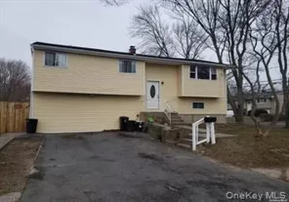124 10th Avenue, Islip, NY, 2 Bedrooms Bedrooms, 5 Rooms Rooms,1 BathroomBathrooms,Residential Lease,For Rent,10th,0,1036462 124 10th Avenue, Islip, NY, 2 Bedrooms Bedrooms, 5 Rooms Rooms,1 BathroomBathrooms,Residential Lease,For Rent,10th,0,1036462
