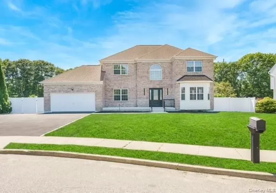 14 Lindsey Place, Islip, NY, 4 Bedrooms Bedrooms, 9 Rooms Rooms,3 BathroomsBathrooms,Residential,For Rent,Lindsey,0,1036231 14 Lindsey Place, Islip, NY, 4 Bedrooms Bedrooms, 9 Rooms Rooms,3 BathroomsBathrooms,Residential,For Rent,Lindsey,0,1036231