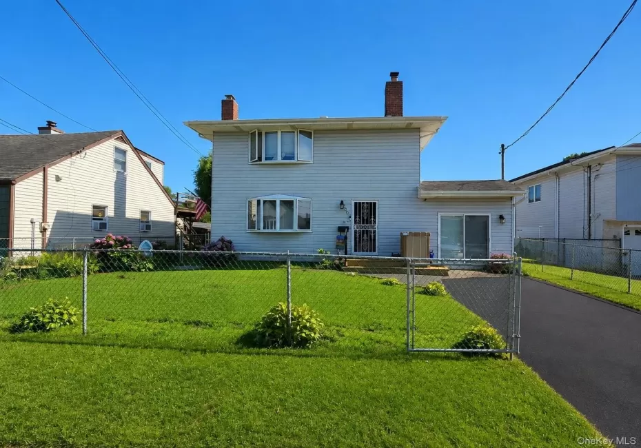 100 Lee Avenue, Babylon, NY, 2 Bedrooms Bedrooms, 4 Rooms Rooms,1 BathroomBathrooms,Residential Lease,For Rent,Lee,0,1037039 100 Lee Avenue, Babylon, NY, 2 Bedrooms Bedrooms, 4 Rooms Rooms,1 BathroomBathrooms,Residential Lease,For Rent,Lee,0,1037039