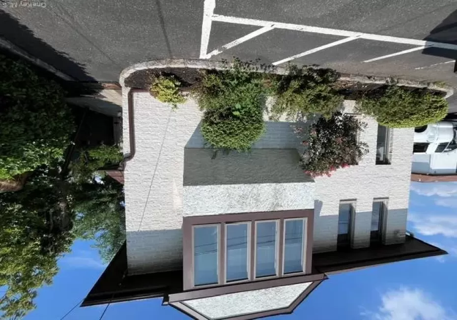 42 Sintsink Drive, North Hempstead, NY, 2 Bedrooms Bedrooms, 4 Rooms Rooms,2 BathroomsBathrooms,Residential Lease,For Rent,Sintsink,0,1037148 42 Sintsink Drive, North Hempstead, NY, 2 Bedrooms Bedrooms, 4 Rooms Rooms,2 BathroomsBathrooms,Residential Lease,For Rent,Sintsink,0,1037148