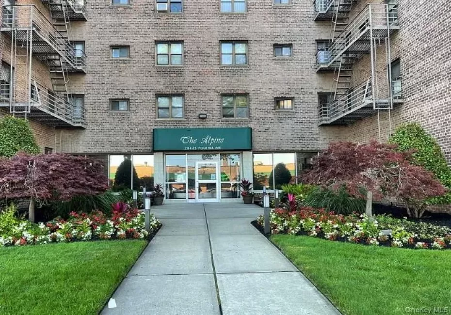 204-15 Foothill Avenue, New York, NY, 2 Bedrooms Bedrooms, 5 Rooms Rooms,1 BathroomBathrooms,Residential,For Rent,Foothill,0,1033622 204-15 Foothill Avenue, New York, NY, 2 Bedrooms Bedrooms, 5 Rooms Rooms,1 BathroomBathrooms,Residential,For Rent,Foothill,0,1033622
