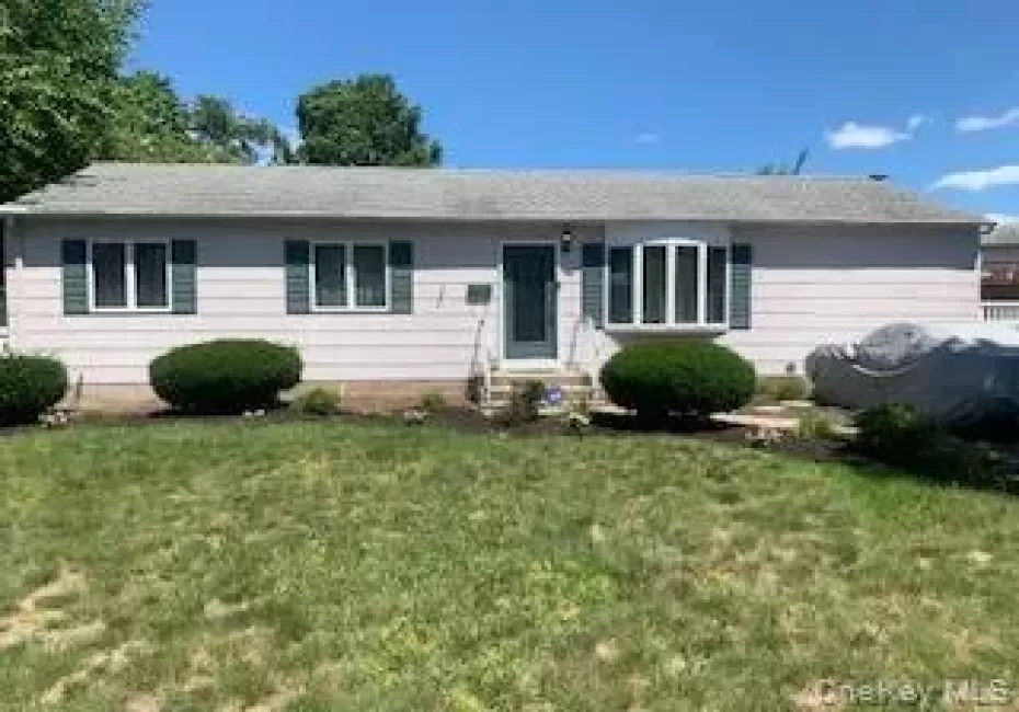 48 Ellen Street, Islip, NY, 4 Bedrooms Bedrooms, 9 Rooms Rooms,2 BathroomsBathrooms,Residential,For Rent,Ellen,0,1035636 48 Ellen Street, Islip, NY, 4 Bedrooms Bedrooms, 9 Rooms Rooms,2 BathroomsBathrooms,Residential,For Rent,Ellen,0,1035636