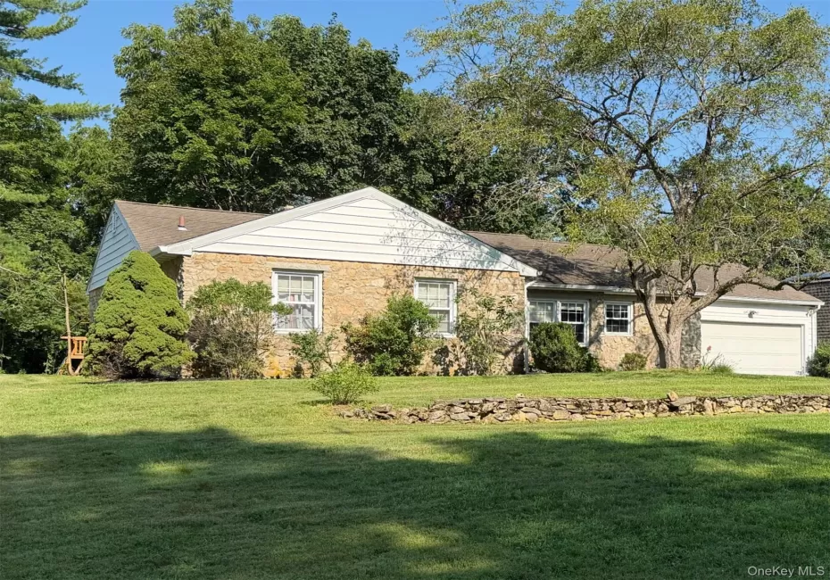 Welcome to 44 Ireland Drive! Welcome to 44 Ireland Drive!