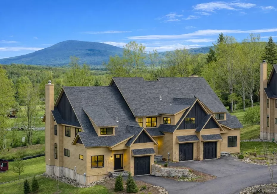 Stonewall Glen Townhomes. This photo has been digitally altered. Stonewall Glen Townhomes. This photo has been digitally altered.