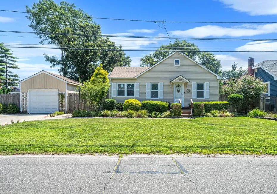 123 Clinton Avenue, Brookhaven, NY, 1 Bedroom Bedrooms, 4 Rooms Rooms,1 BathroomBathrooms,Residential,For Rent,Clinton,0,1036740 123 Clinton Avenue, Brookhaven, NY, 1 Bedroom Bedrooms, 4 Rooms Rooms,1 BathroomBathrooms,Residential,For Rent,Clinton,0,1036740