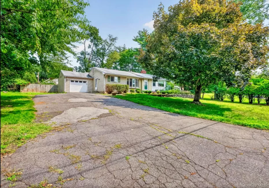 12 Elmwood Drive, Clarkstown, NY, 3 Bedrooms Bedrooms, 9 Rooms Rooms,2 BathroomsBathrooms,Residential,For Rent,Elmwood,0,1035280 12 Elmwood Drive, Clarkstown, NY, 3 Bedrooms Bedrooms, 9 Rooms Rooms,2 BathroomsBathrooms,Residential,For Rent,Elmwood,0,1035280