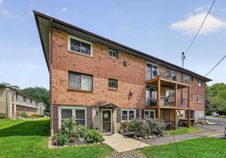 1006 Parr Meadow Drive, Newburgh (town), NY, 2 Bedrooms Bedrooms, 4 Rooms Rooms,1 BathroomBathrooms,Residential,For Rent,Parr Meadow,0,1034791 1006 Parr Meadow Drive, Newburgh (town), NY, 2 Bedrooms Bedrooms, 4 Rooms Rooms,1 BathroomBathrooms,Residential,For Rent,Parr Meadow,0,1034791