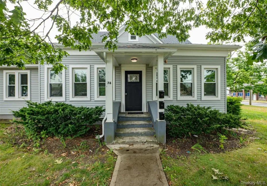 76 Amity Street, Brookhaven, NY, 3 Bedrooms Bedrooms, 5 Rooms Rooms,1 BathroomBathrooms,Residential Lease,For Rent,Amity,0,1033994 76 Amity Street, Brookhaven, NY, 3 Bedrooms Bedrooms, 5 Rooms Rooms,1 BathroomBathrooms,Residential Lease,For Rent,Amity,0,1033994