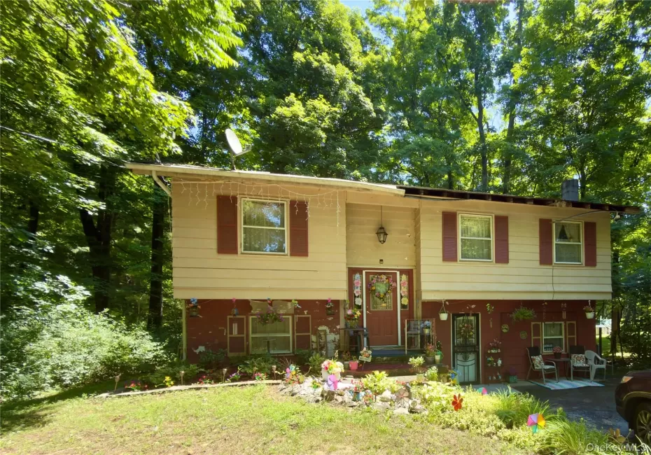 26 Cookingham Drive, Hyde Park, NY, 4 Bedrooms Bedrooms, 7 Rooms Rooms,1 BathroomBathrooms,Residential,For Rent,Cookingham,0,1025200 26 Cookingham Drive, Hyde Park, NY, 4 Bedrooms Bedrooms, 7 Rooms Rooms,1 BathroomBathrooms,Residential,For Rent,Cookingham,0,1025200